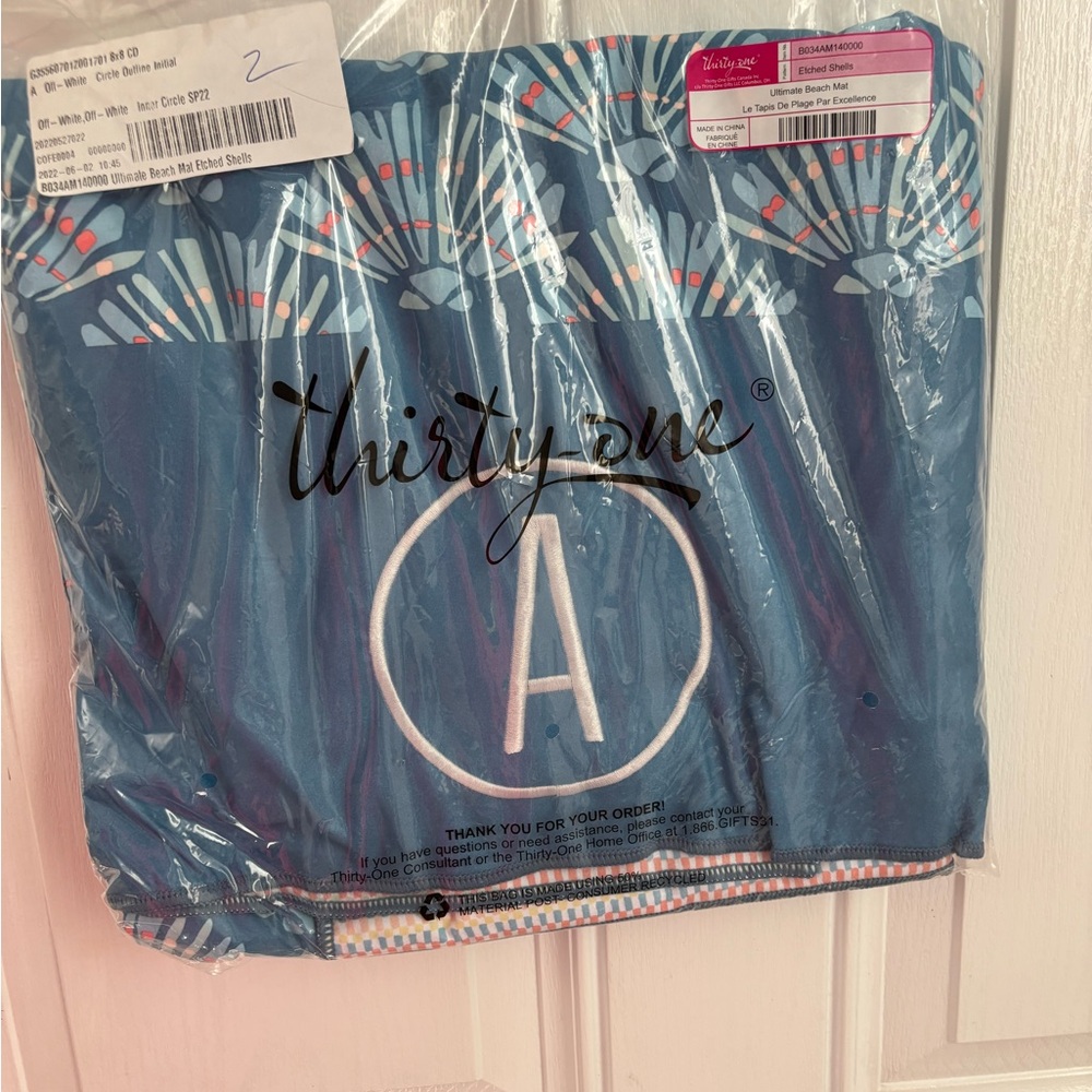 Thirty-One Etched Shells Beach Mat in Blue and Pink Ultimate Beach Mat